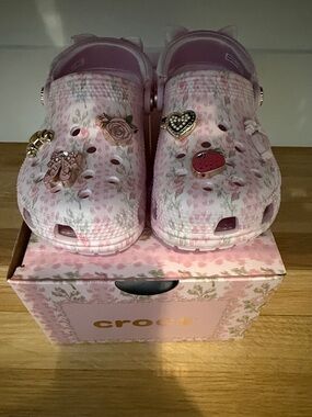 SOLD OUT NIB Love Shack Fancy CROCS girls  Kids Pink Floral Size 1